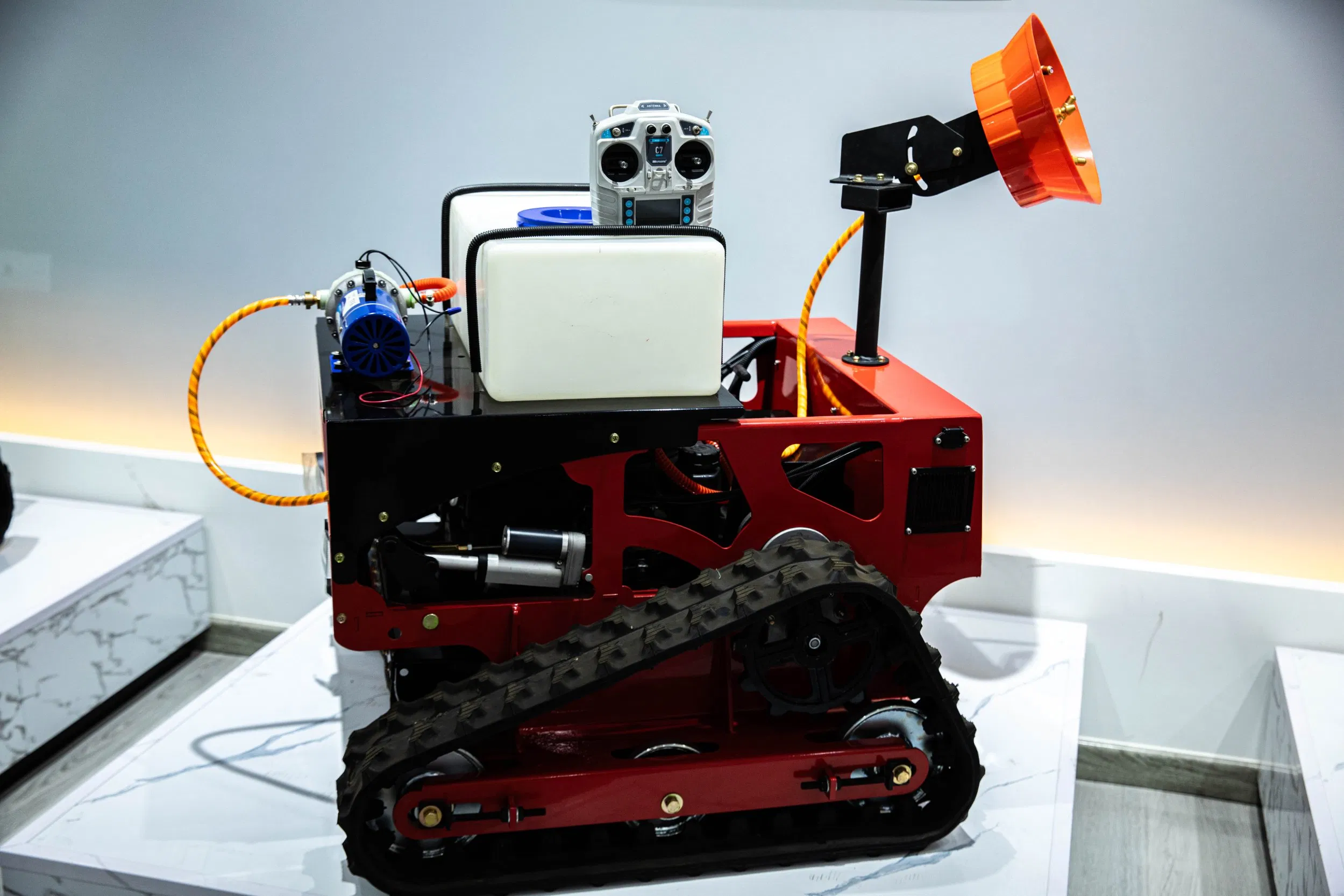Eco-Friendly All-in-One Mowing and Spraying Machine for Efficient Lawn Care