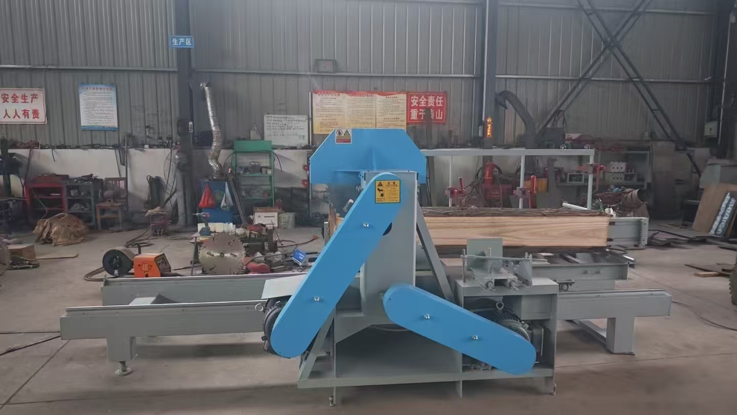 ALWI Vertical Circular Saw Machine For Log Cutting Wood 7.5kW Power 30-370mm Cutting Capacity