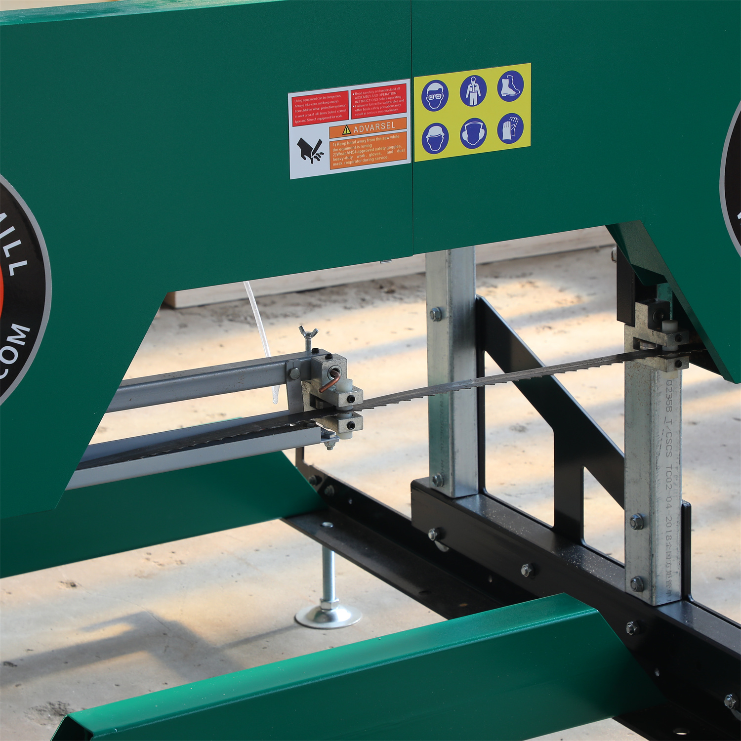 Bandsaw blade wood cutting