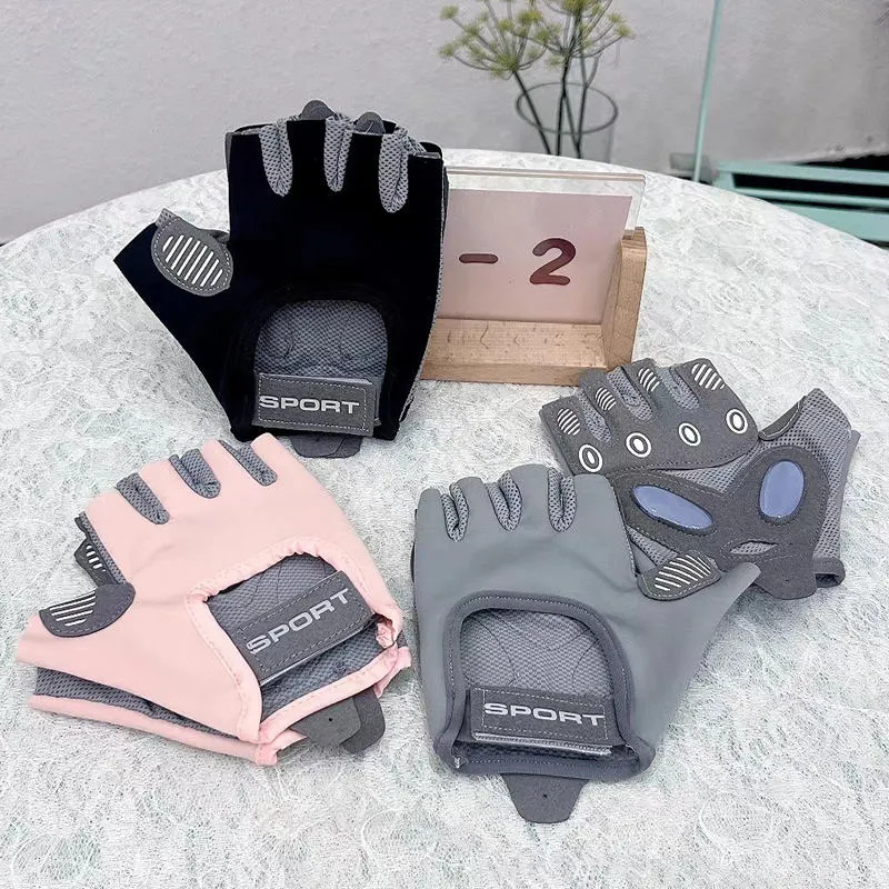 Sports Gloves View 9