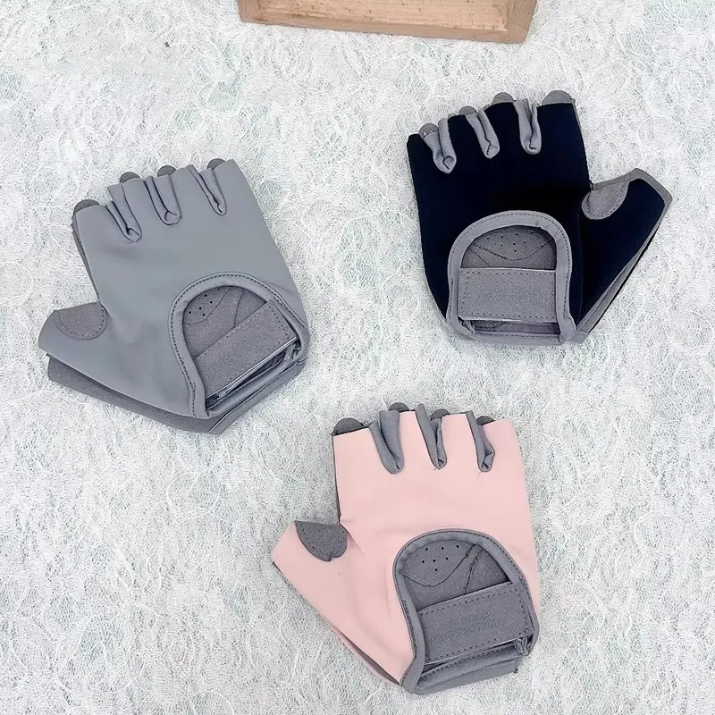 Sports Gloves View 3