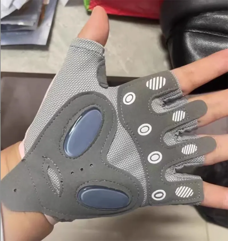 Adjustable Gloves