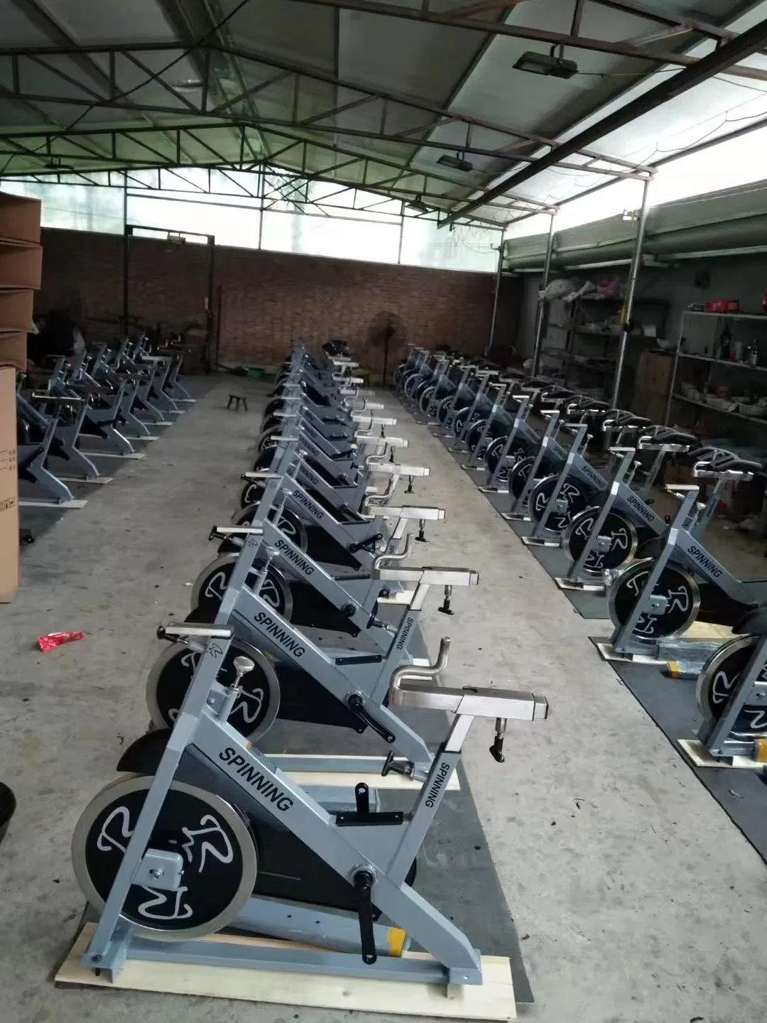 Hot Selling Exercise Spinning Bike Gym Fitness Equipment for Commercial Cardio Training