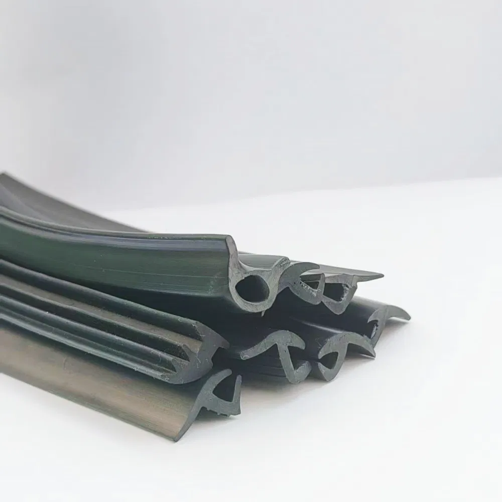 Car Sun Roof and Rear Window Extrusion Rubber Product Seal Strip Pb05A/D