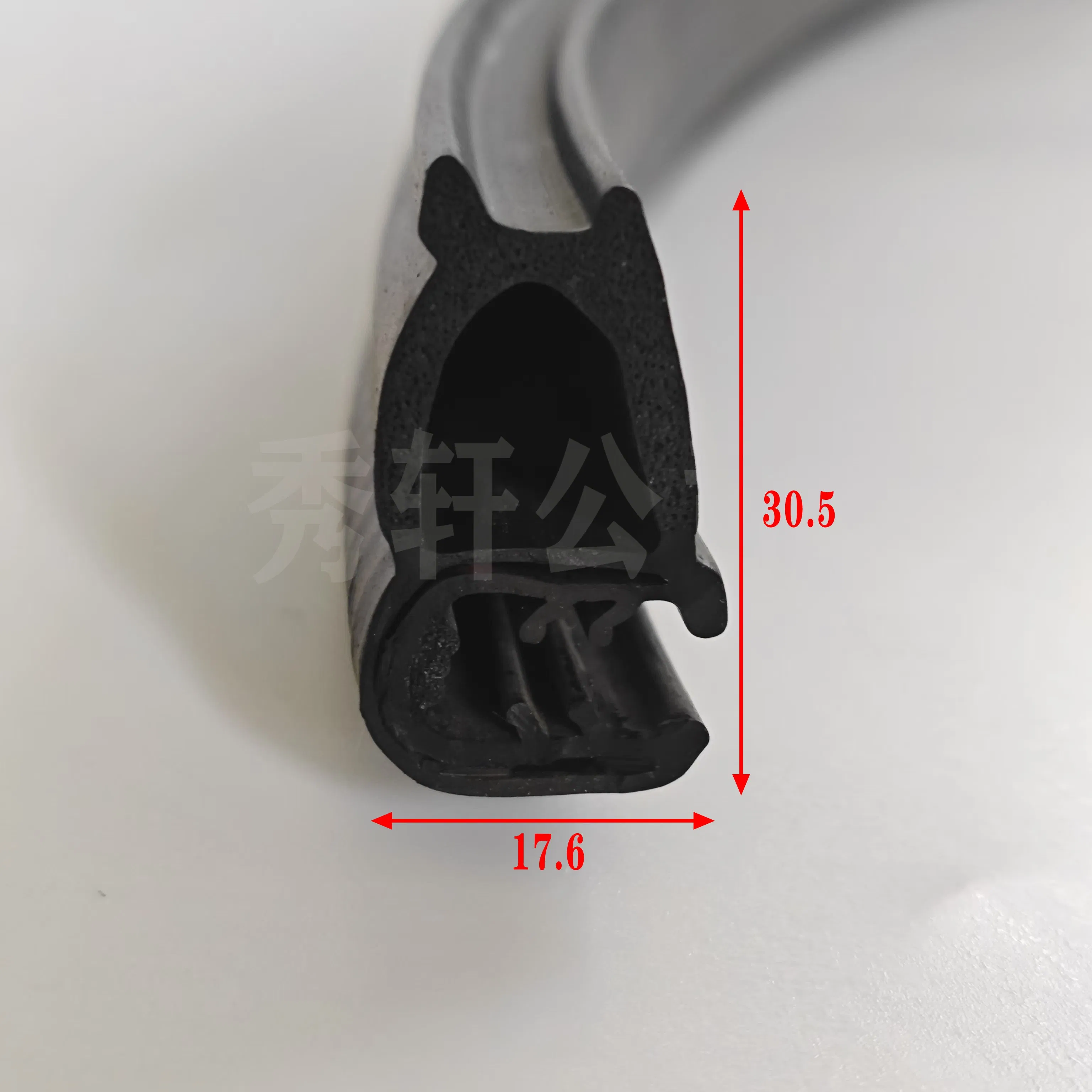 Made in China Waterproof Windproof Car Sunroof Top Rubber Seal Strip