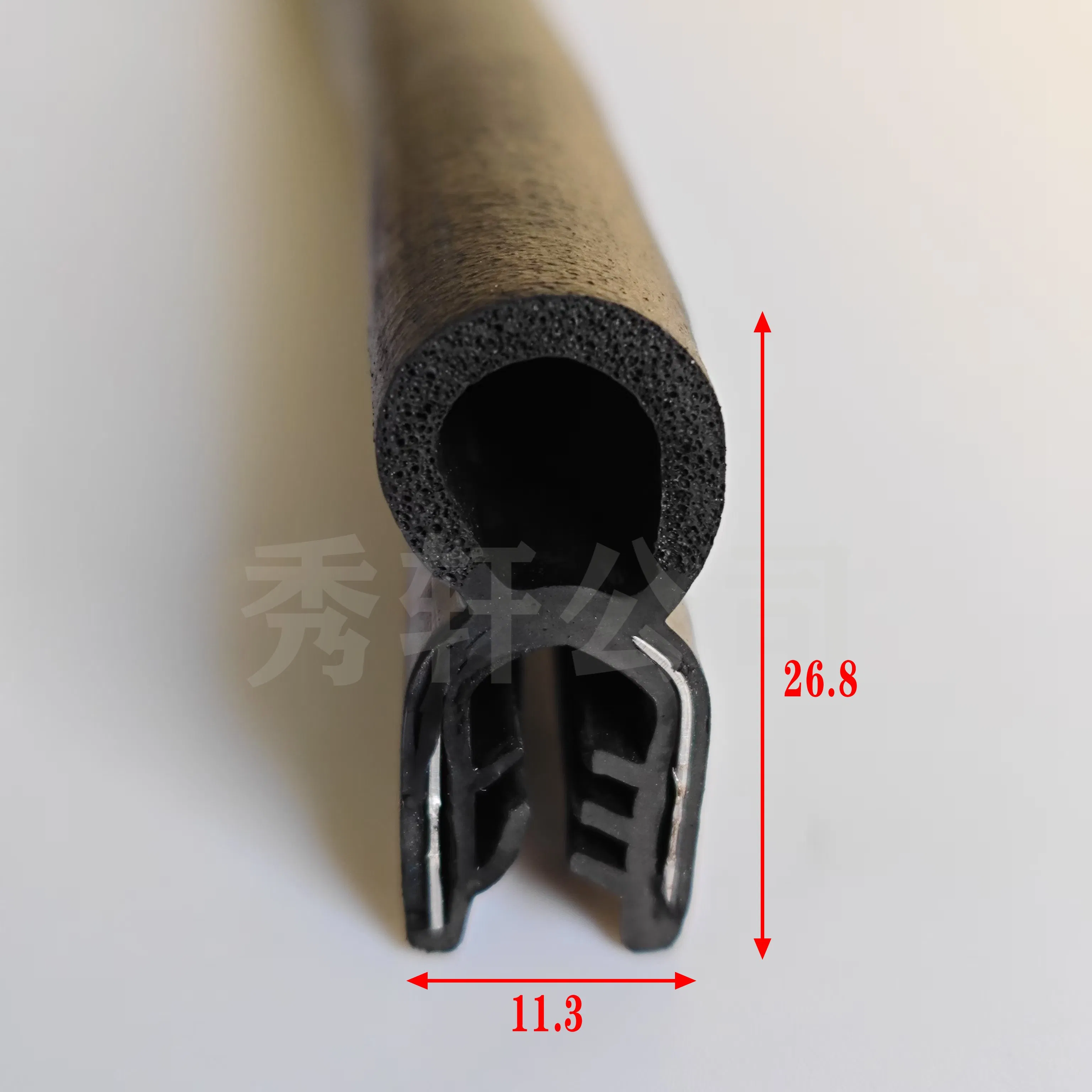 Made in China Waterproof Windproof Car Sunroof Top Rubber Seal Strip