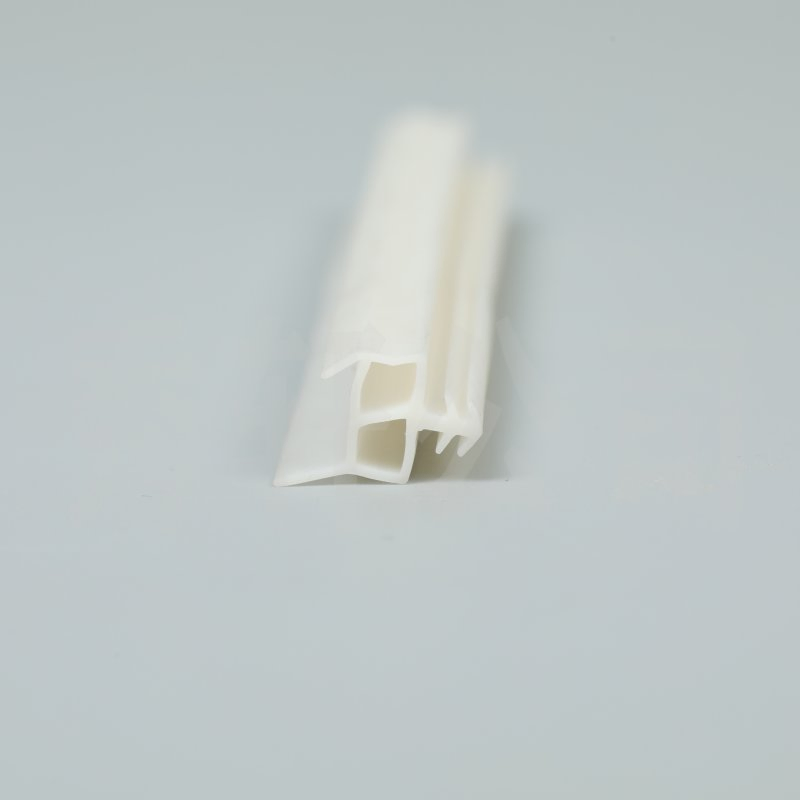 Oil-Resistant Silicone Rubber Sealing Strip for Automotive Engine Sealing with Excellent Performance