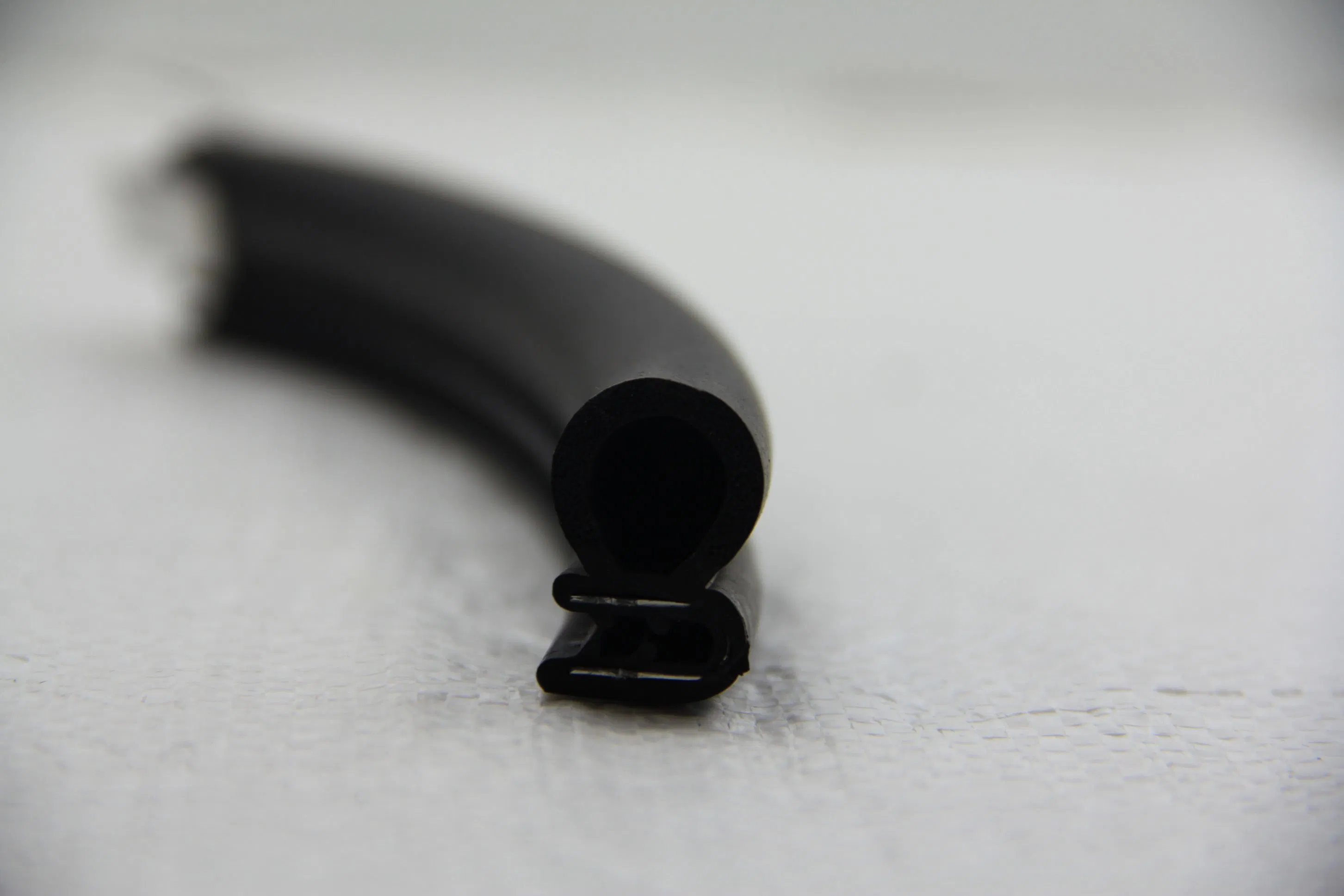 Heavy-Duty EPDM Edge Trim Strip Protector for Machinery and Vehicle Bodywork