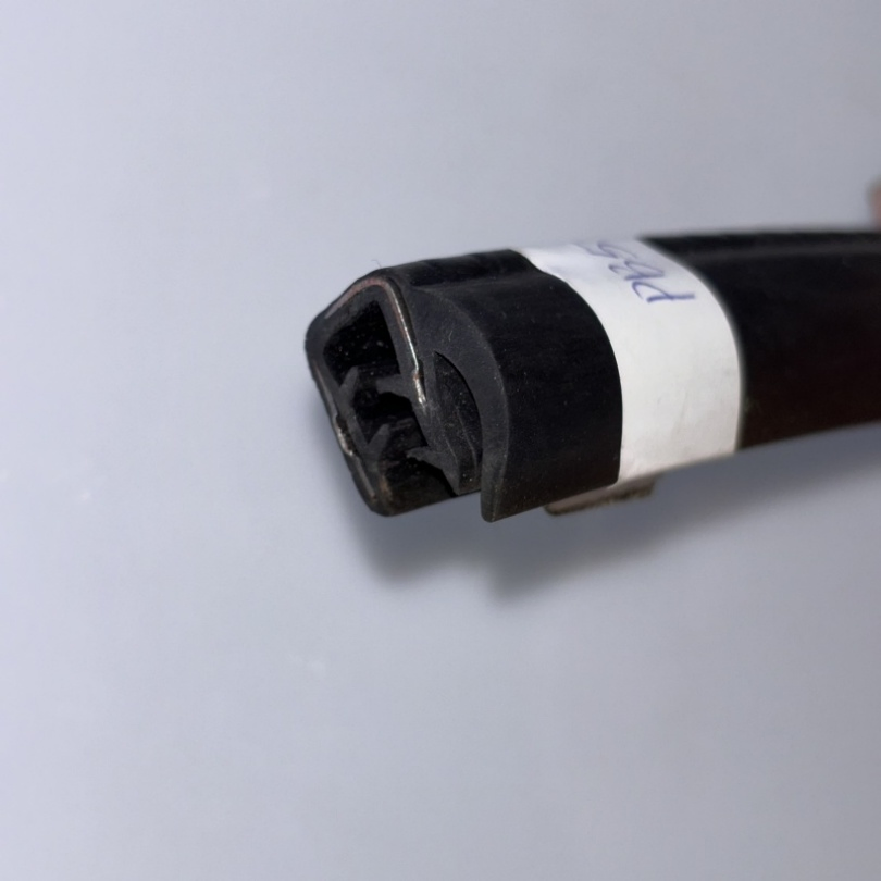 H-Shaped Silicone Rubber Under The Front Windshield Sealing Strip, Wiper Glass Trim