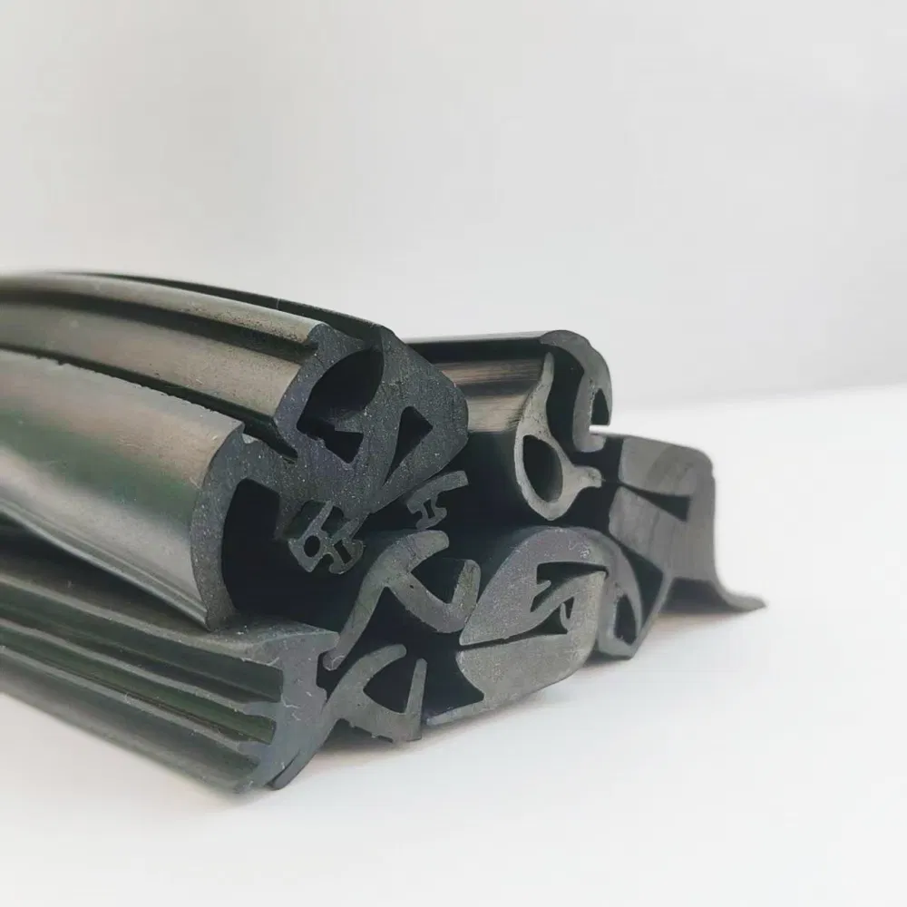 Car Sun Roof and Rear Window Extrusion Rubber Product Seal Strip Pb05A/D