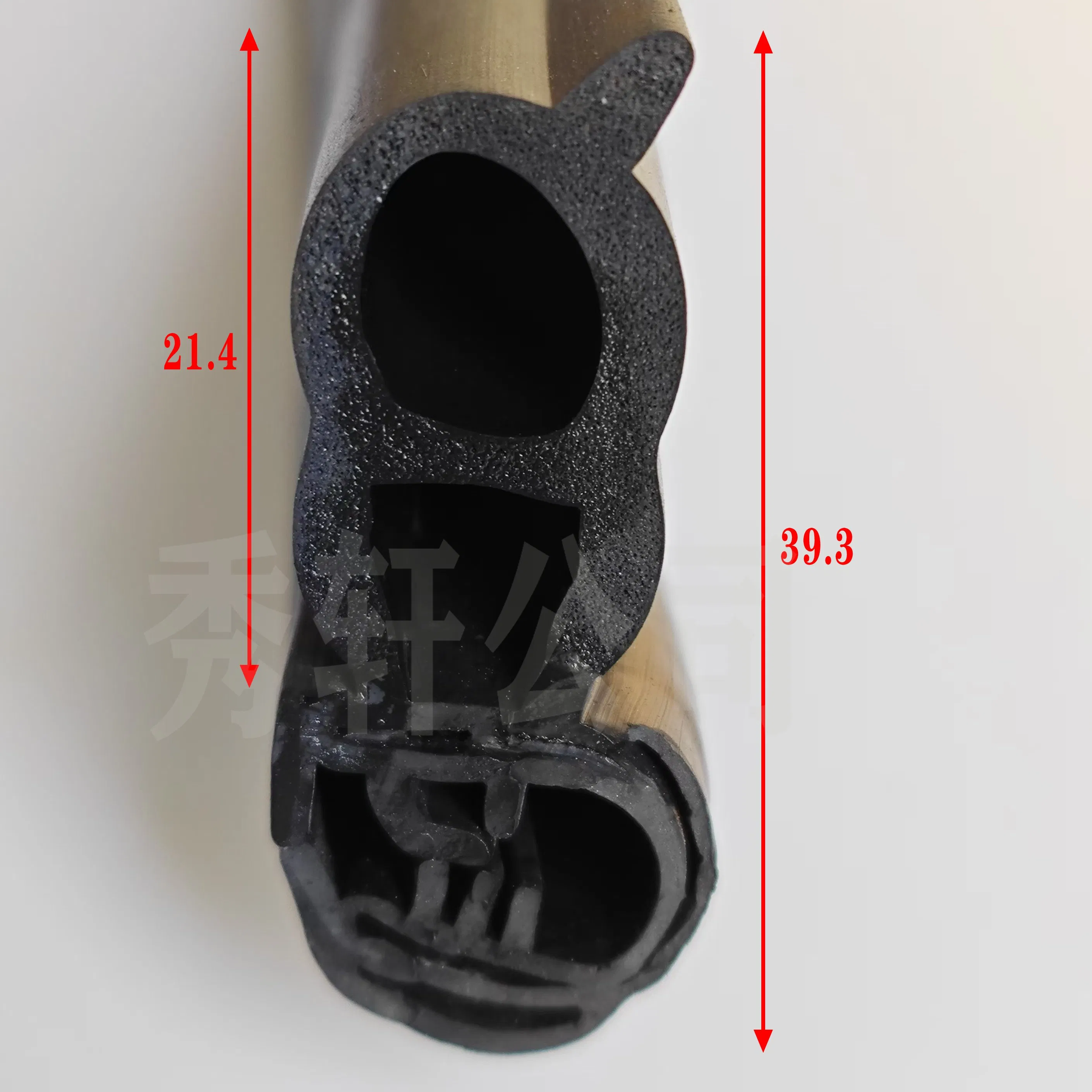 Made in China Waterproof Windproof Car Sunroof Top Rubber Seal Strip