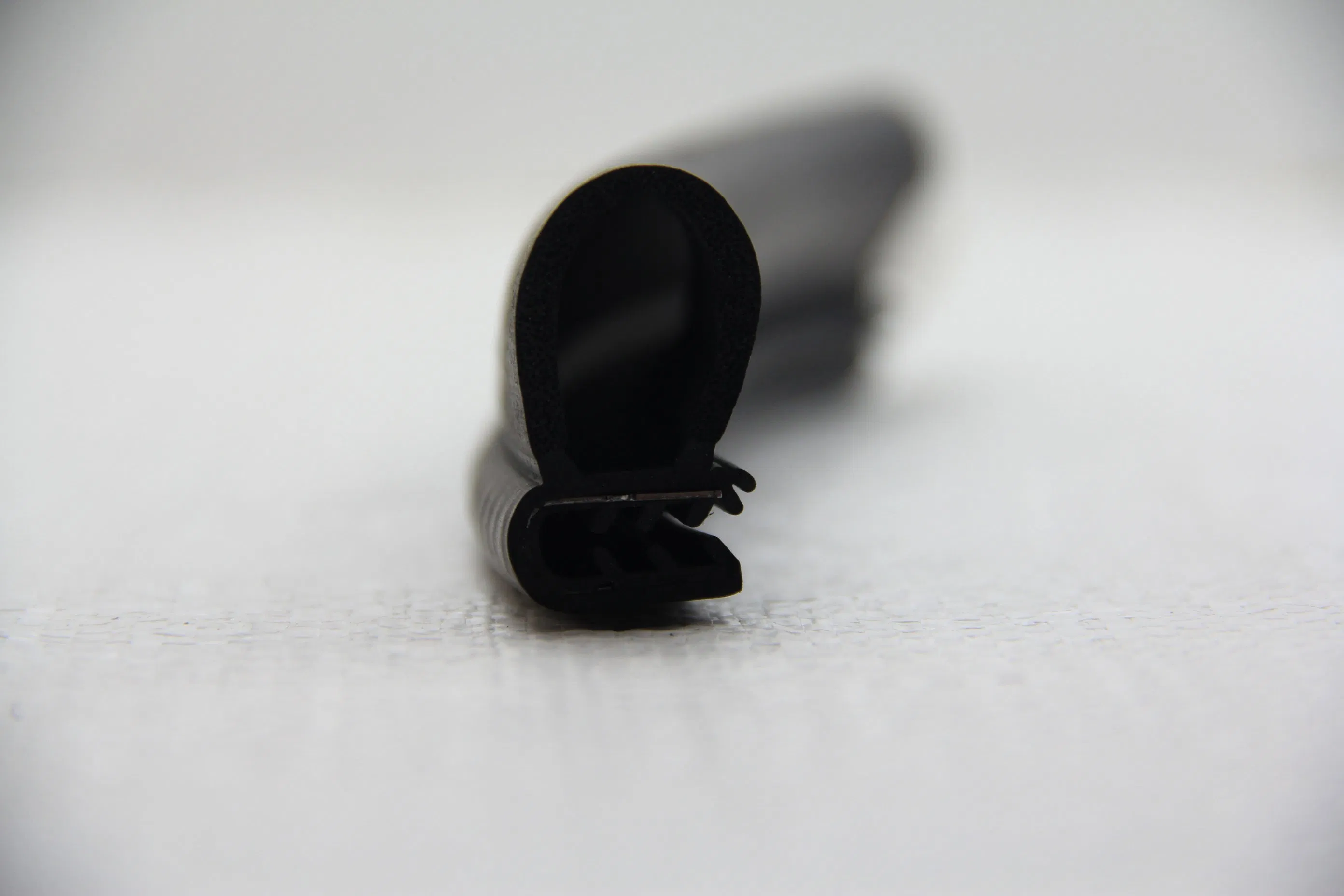 Automotive Side Bulb Edge Trim Seal Strip with Internal Steel Clips for Automotive Hood and Trunk