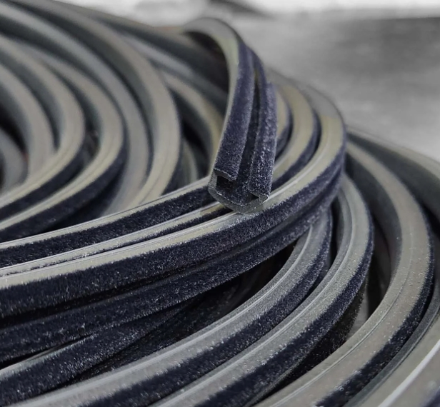 W Shape Weatherproof Automotive Glass Run Channel Flock Seal Strip