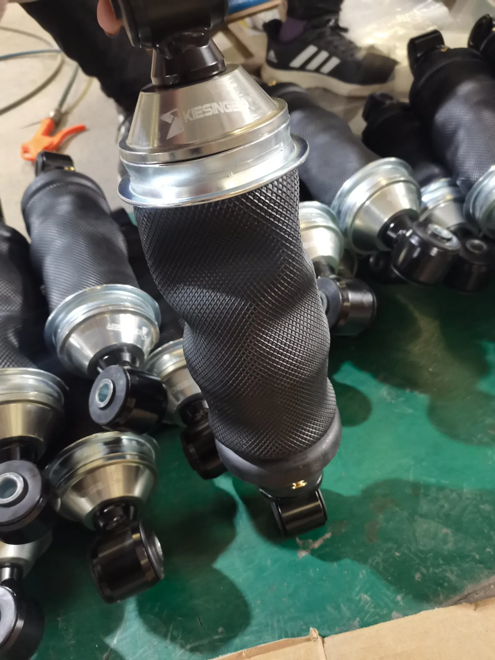 Durable Suspension Parts Shock Absorber Cabin Air Spring 20453256 CB0055