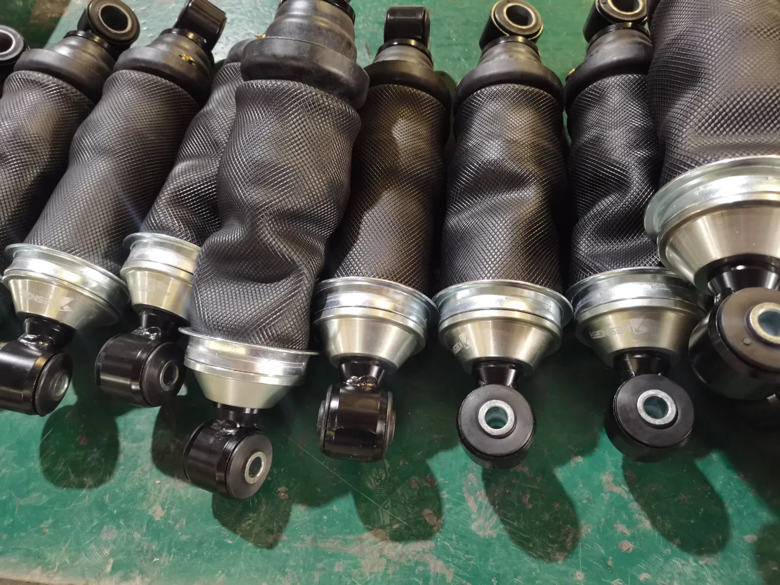 Durable Suspension Parts Shock Absorber Cabin Air Spring 20453256 CB0055