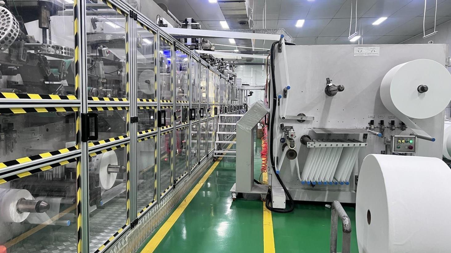 Línea de producción de pañales para bebé en Quanzhou Paso Health Co., Ltd.