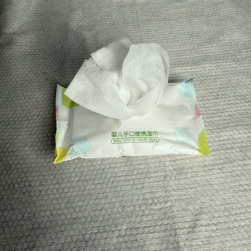Toallitas húmedas extra suaves biodegradables premium de algodón para el cuidado de la piel del bebé con paquete pequeño
