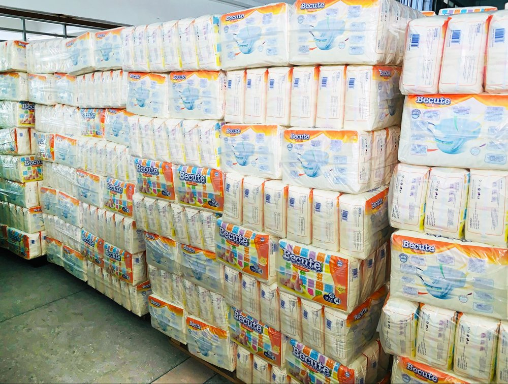 Pañales desechables Becute con respaldo de algodón transpirable y ADL colorido