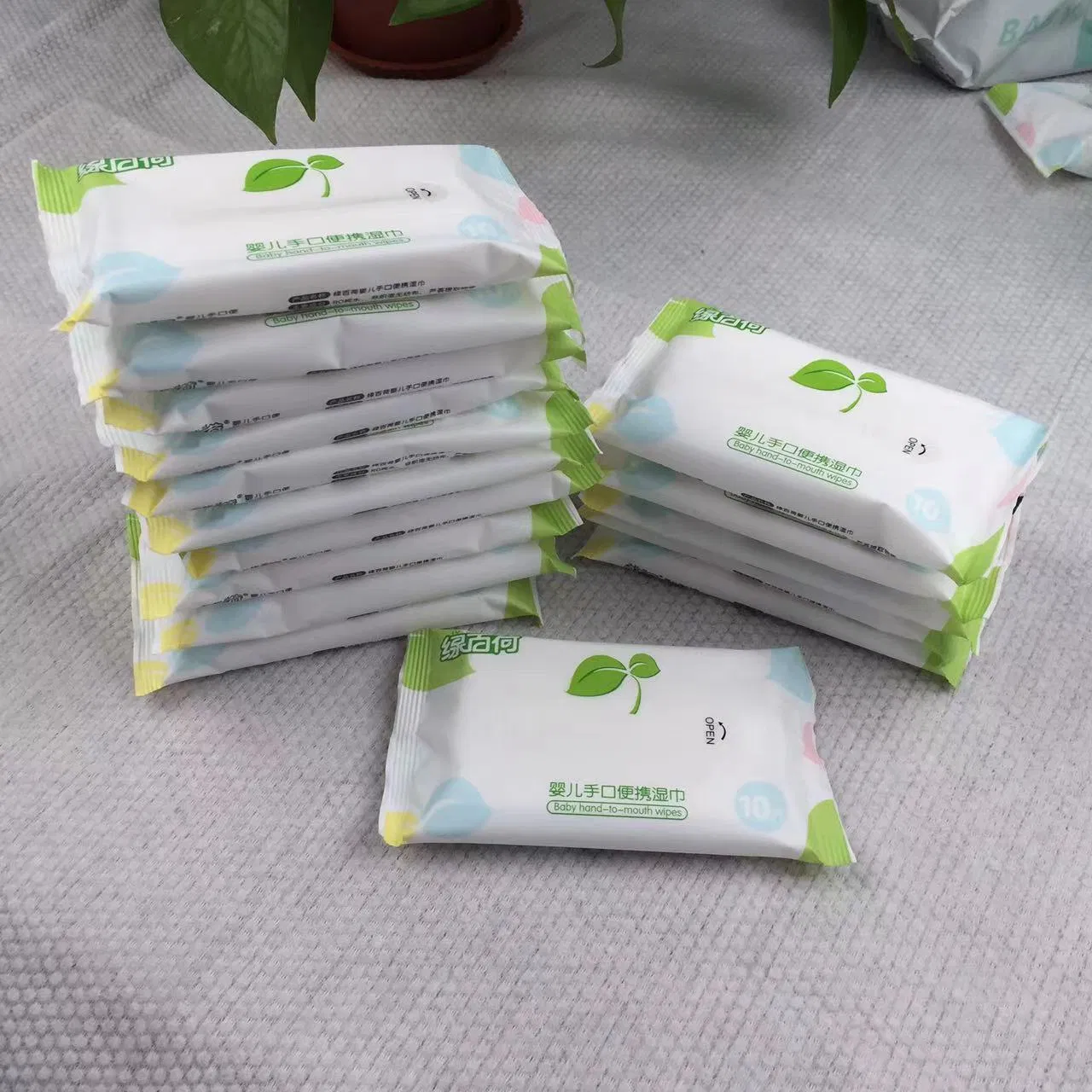 Toallitas húmedas extra suaves biodegradables premium de algodón para el cuidado de la piel del bebé con paquete pequeño