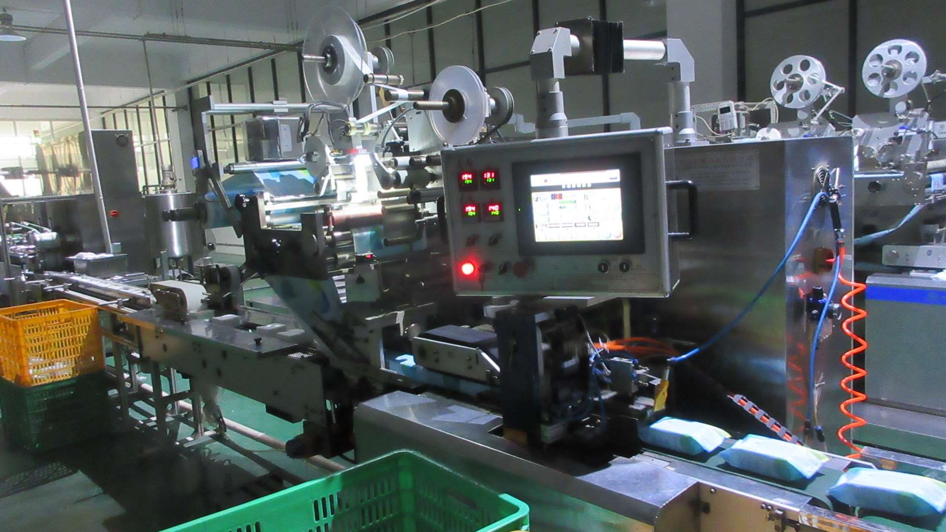 Máquina de toallitas húmedas en planta Paso Health