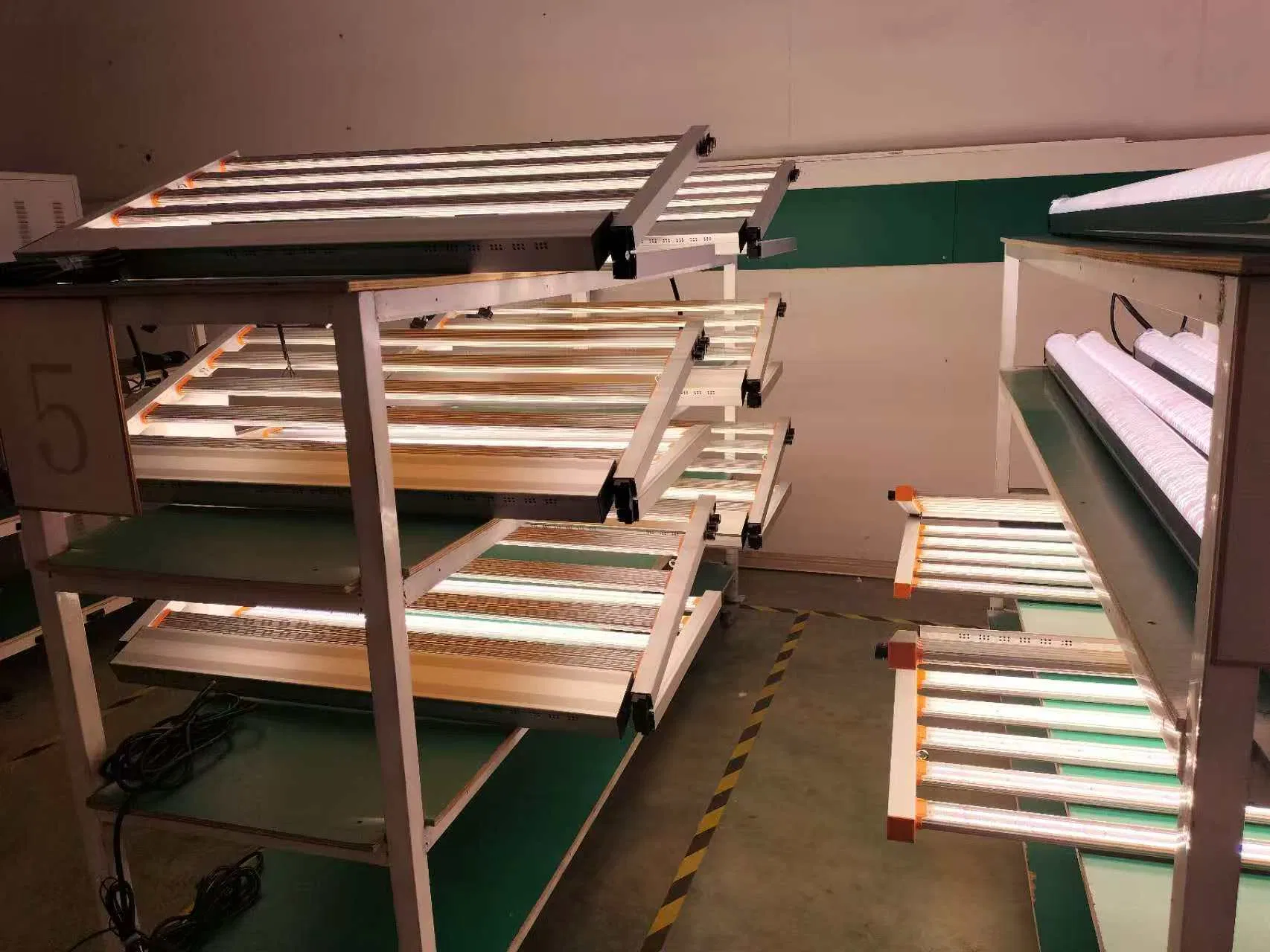 Iluminação LED de Crescimento Dobrável de Espectro Completo 10 para Iluminação Suplementar de Estufas e Agricultura Vertical