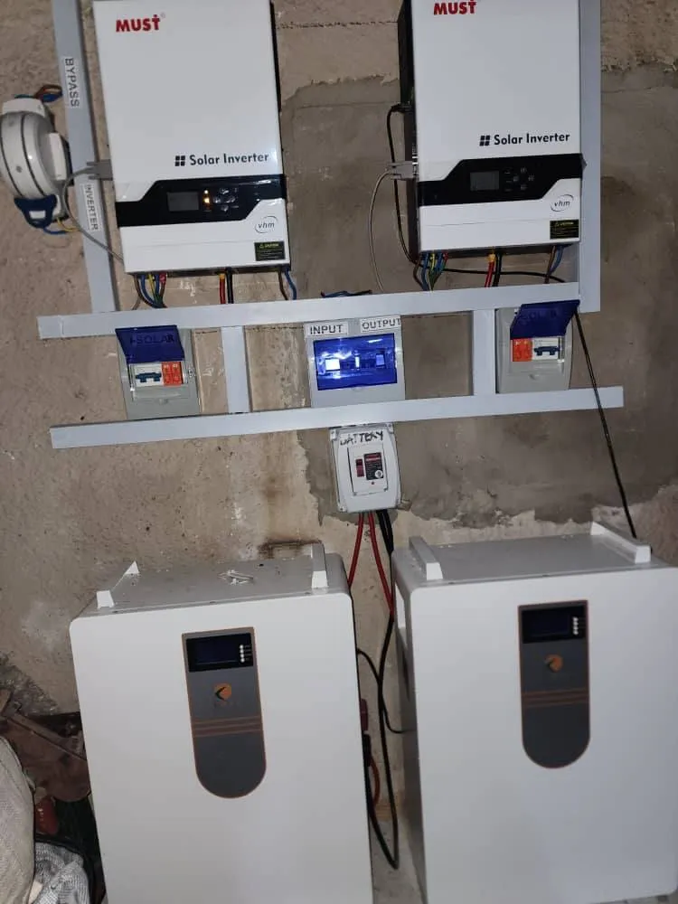 25.6V 5kwh 200ah بطارية ليثيوم مثبتة على الحائط LiFePO4 بطارية احتياطية منزلية 6000 دورات مع نظام إدارة البطارية الذكي