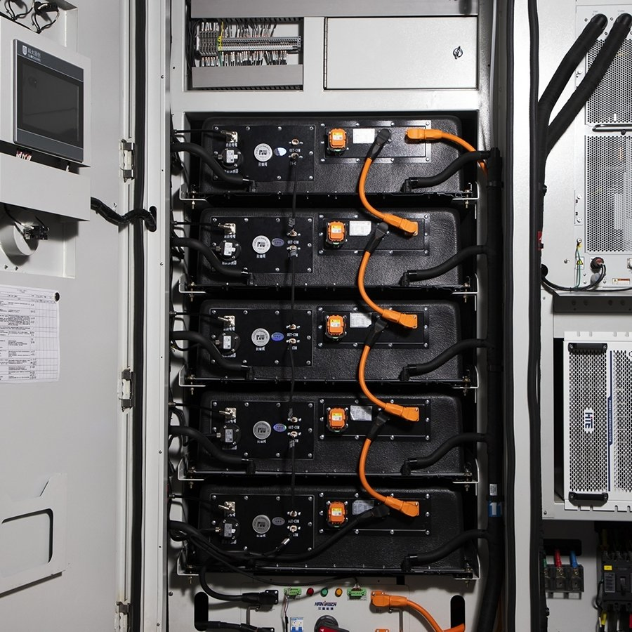بطارية ليثيوم موثوقة LiFePO4 125kw 261kw بطارية تخزين الطاقة الصناعية التجارية للطاقة الاحتياطية