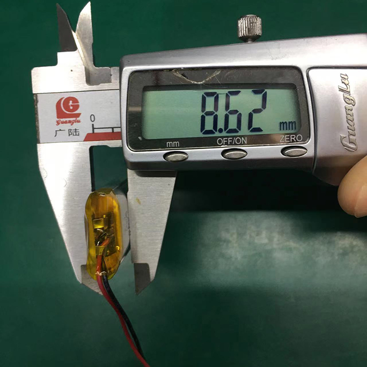 بطارية ليثيوم بوليمر قابلة لإعادة الشحن صغيرة عالية الجودة بالجملة 902035 3.7V 600mAh CE