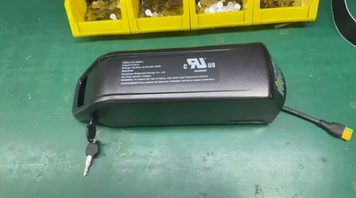 UL2271 معتمد 52V 20ah بطارية بولي للدراجة الكهربائية من سامسونج 21700 بطارية ليثيوم في أنبوب التوجيه مع 50A نظام إدارة البطارية للدراجة الكهربائية والدراجة الكهربائية 52V بطارية عالية القوة