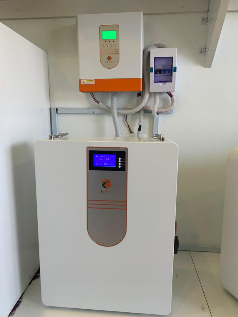 25.6V 5kwh 200ah بطارية ليثيوم مثبتة على الحائط LiFePO4 بطارية احتياطية منزلية 6000 دورات مع نظام إدارة البطارية الذكي