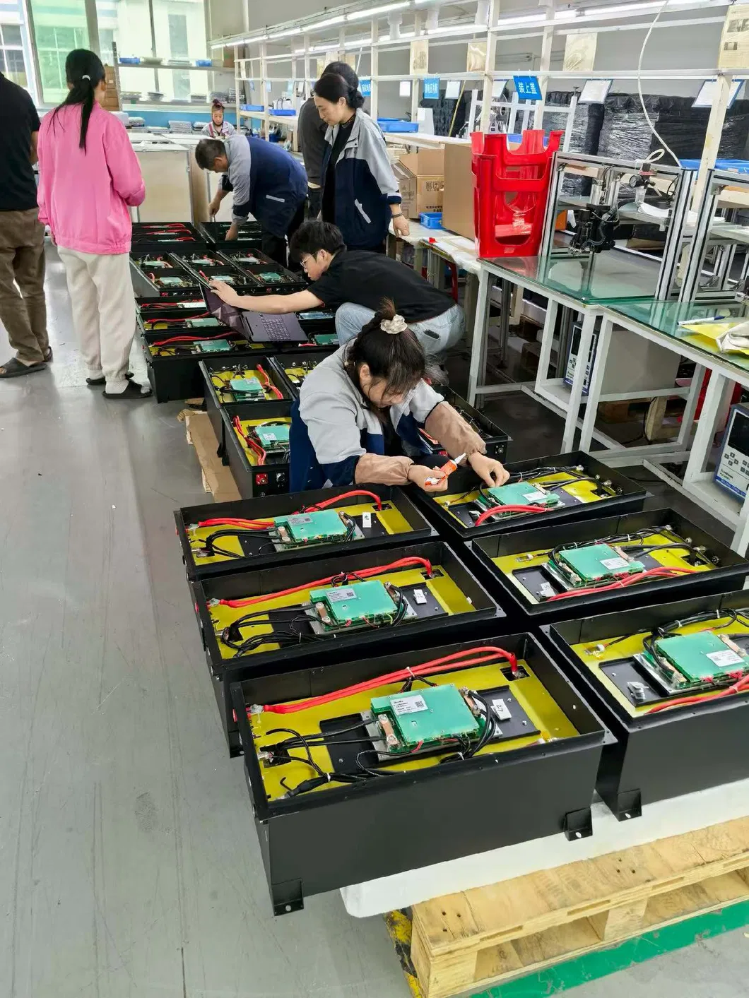 سعر مصنع OEM لبطارية ليثيوم أيون لسيارة جولف LiFePO4 51.2V 105ah 150ah 72V 105ah 5 سنوات ضمان