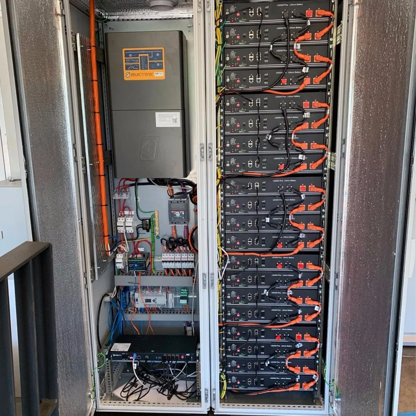 الكهرباء 48V بطارية ليثيوم 50ah 100ah 200ah 300ah 100kwh 300kwh بطاريات أساسية للصناعة