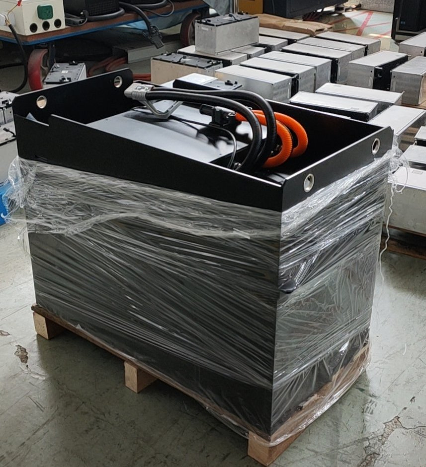 بطارية ليثيوم للرافعة الكهربائية عالية الجودة 51.2V 400ah LiFePO4 مع نظام إدارة البطارية