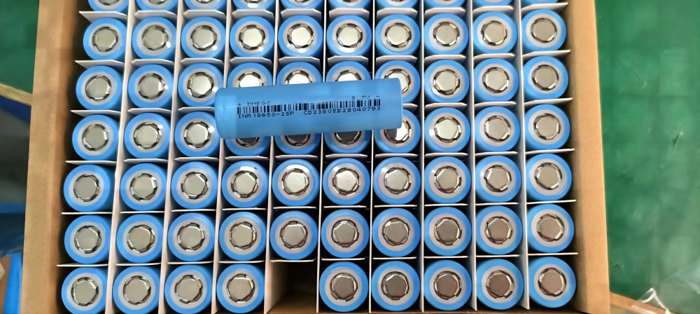 بطارية ليثيوم أيون قابلة لإعادة الشحن للسكيت بورد بالجملة ديميج 18650 3.7V 2500mAh 8c بطارية ليثيوم أيون Inr18650-25p لأداة الطاقة