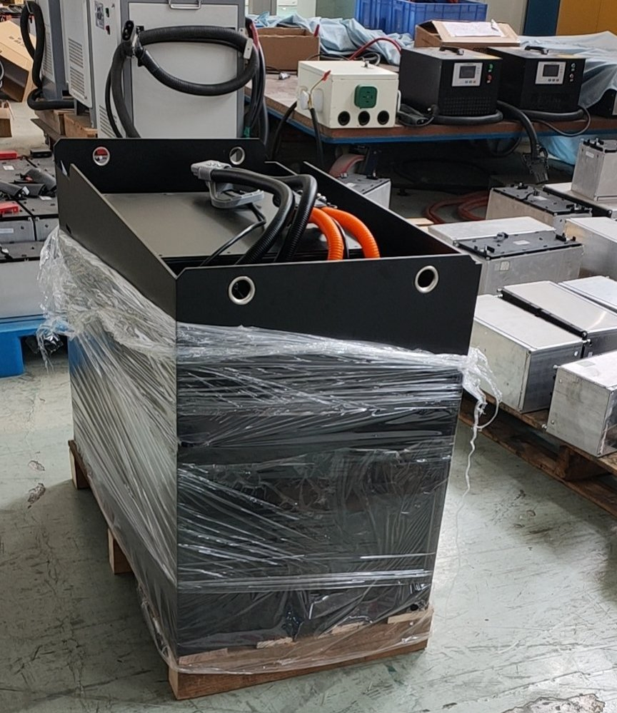 بطارية ليثيوم للرافعة الكهربائية عالية الجودة 51.2V 400ah LiFePO4 مع نظام إدارة البطارية