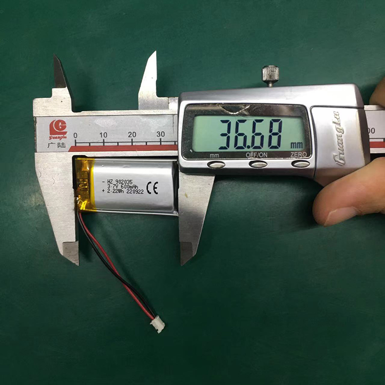 بطارية ليثيوم بوليمر قابلة لإعادة الشحن صغيرة عالية الجودة بالجملة 902035 3.7V 600mAh CE