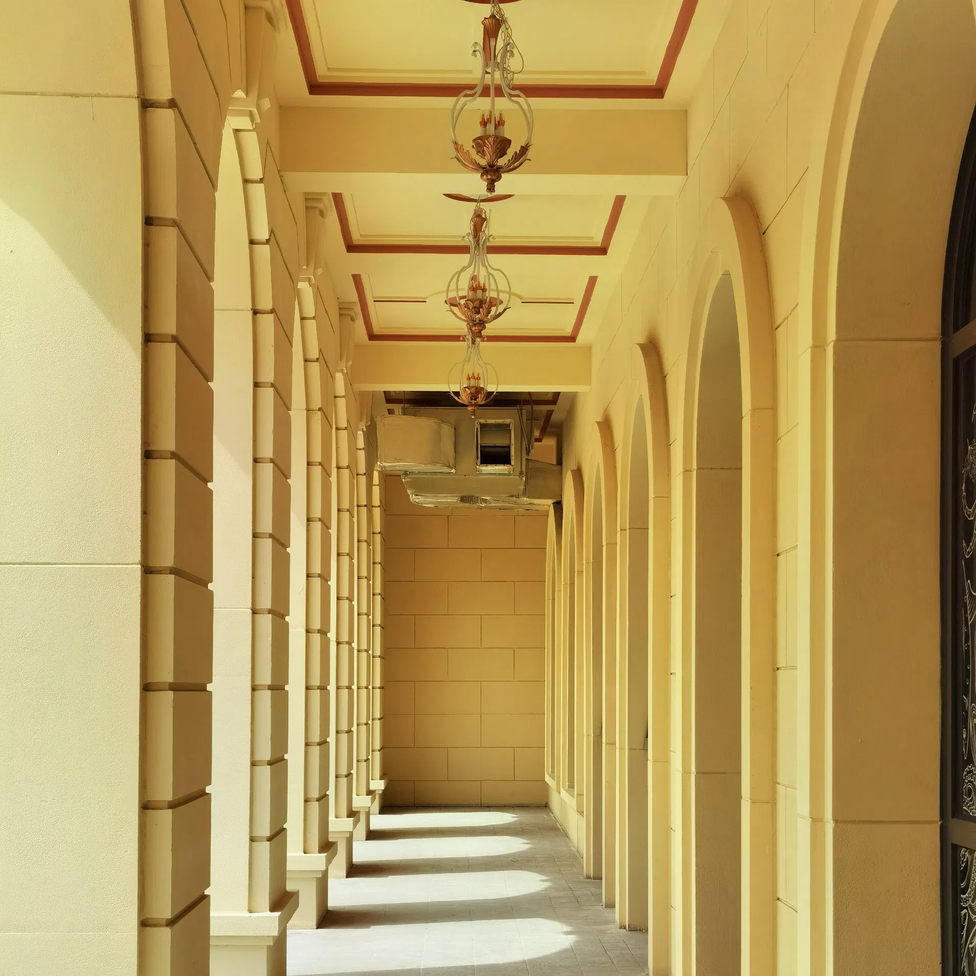 European-Style Buildings/Commercial Streets/Office Buildings/Theme Parks/Art Galleries Custom Designed Grc, Uhph Materials Sound Insulation/Fireproof/Waterproof