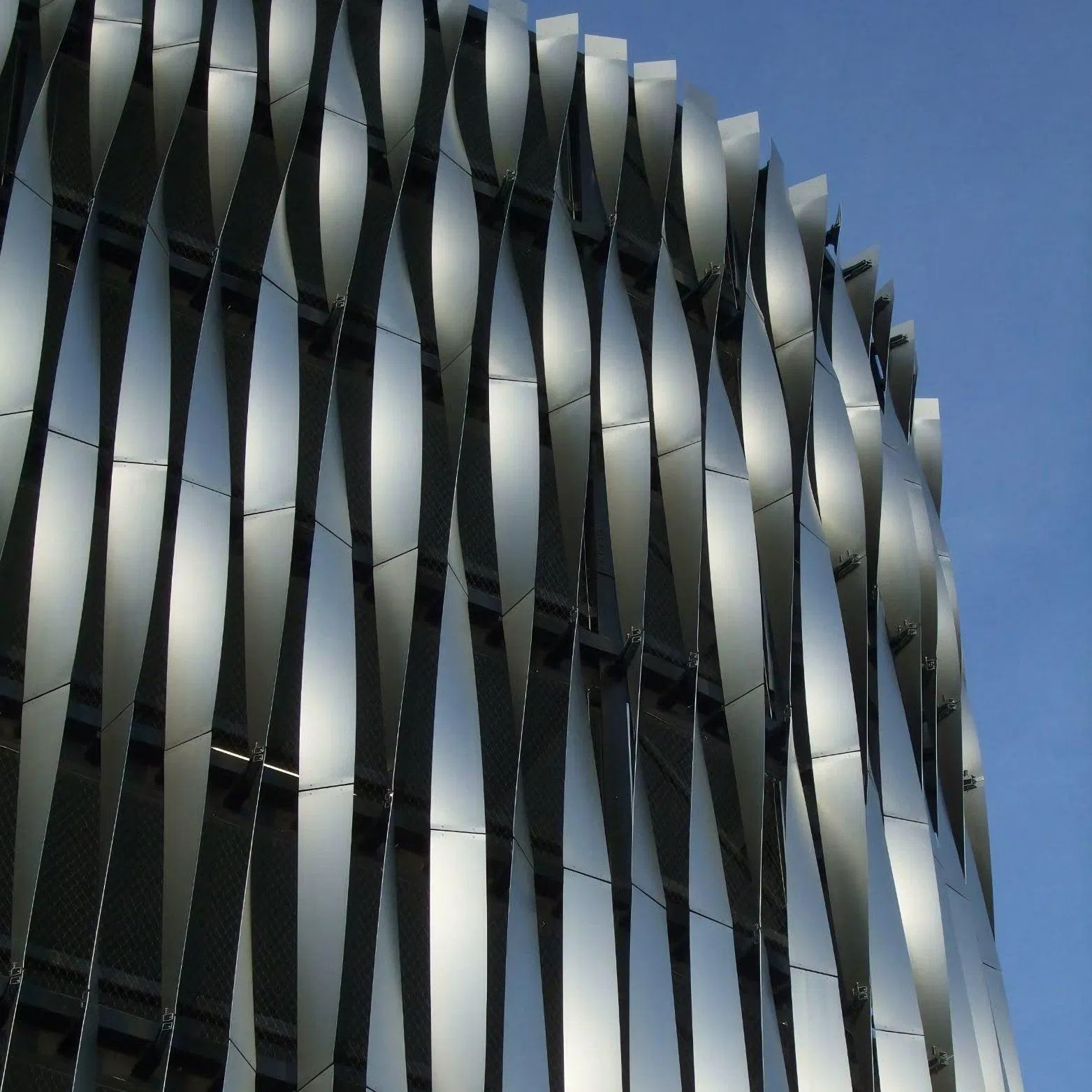 Foshan Manufacturer Metal Ceiling Aluminum Baffle Waves Ceiling Material