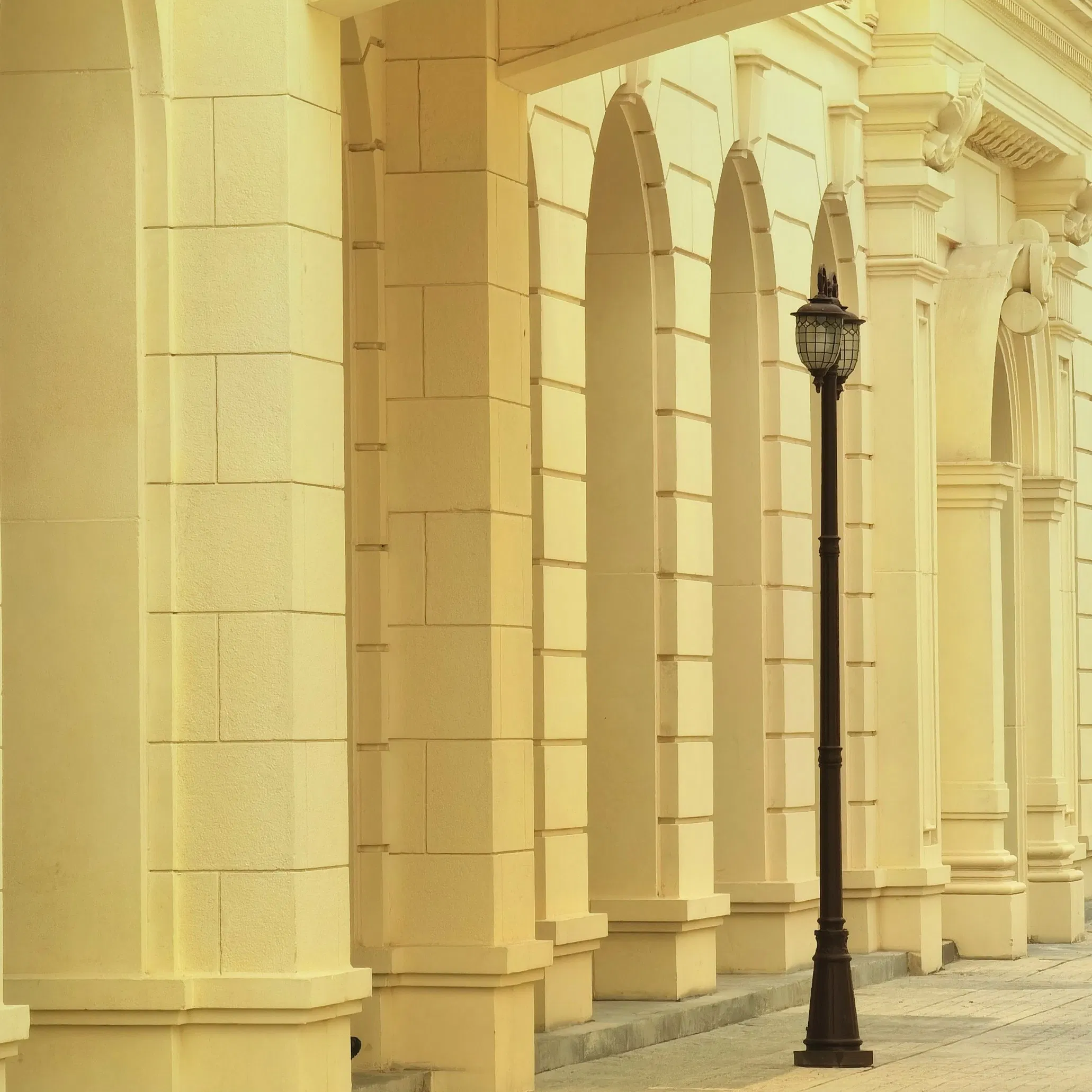 European-Style Buildings/Commercial Streets/Office Buildings/Theme Parks/Art Galleries Custom Designed Grc, Uhph Materials Sound Insulation/Fireproof/Waterproof