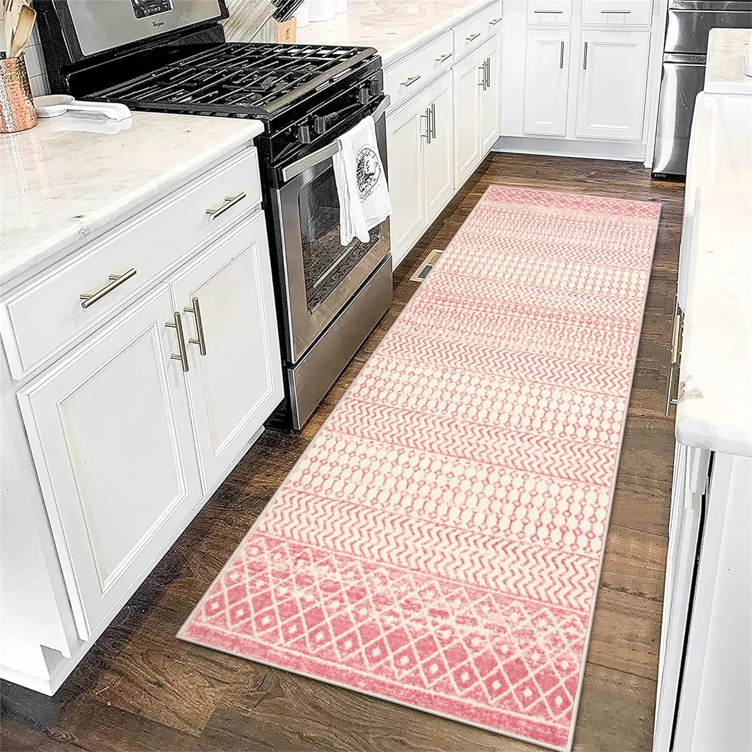 3D Printed Machine Washable Vintage Low Pile Pink Tapi Indoor Carpet Modern Non Slip Runner Rug for Hallways