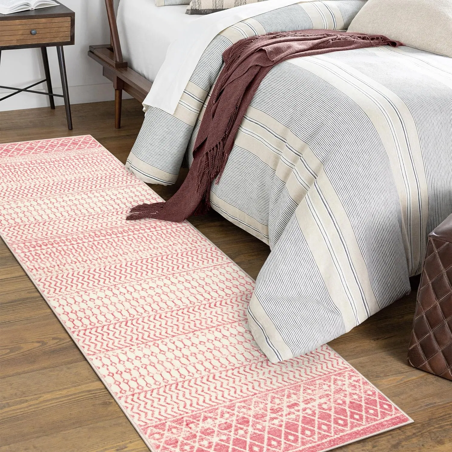 3D Printed Machine Washable Vintage Low Pile Pink Tapi Indoor Carpet Modern Non Slip Runner Rug for Hallways