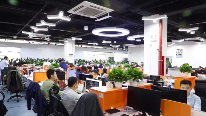 Idw28 IP68 Certified Blood Oxygen Smart Watch with Heart Rate Monitoring