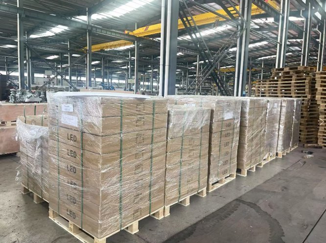 Customized Tower Accessories Flood Lights Required Power of 500 Watts, White Color, IP68