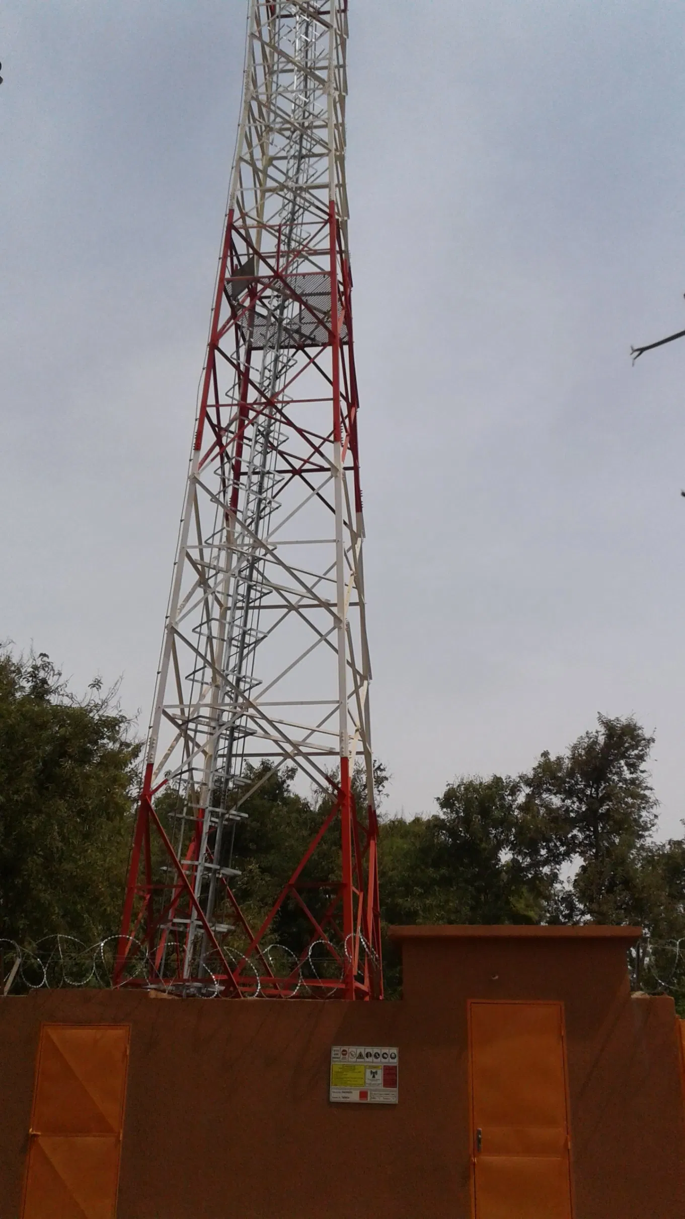 Customized Tower Accessories Flood Lights Required Power of 500 Watts, White Color, IP68