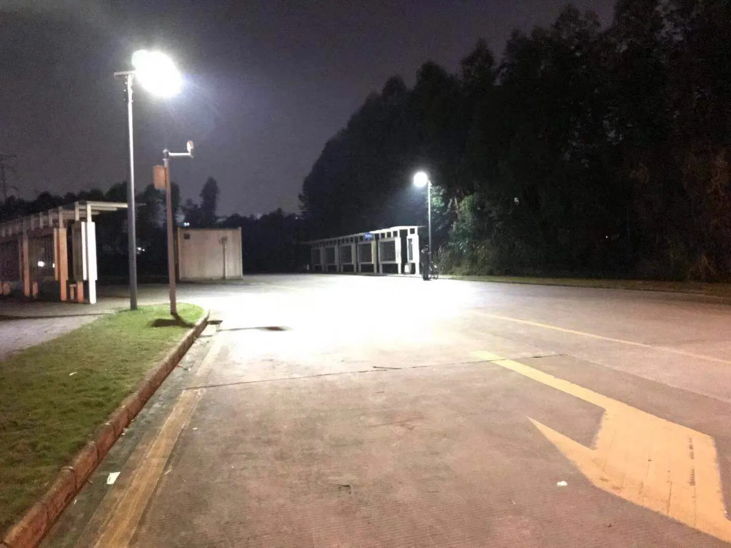 8 Years Lifespan 2000 Circles LiFePO4 Battery 20W Integrated Solar Powered Lighting All in One Solar LED Street Light with 3 or 5 Years Warrenty