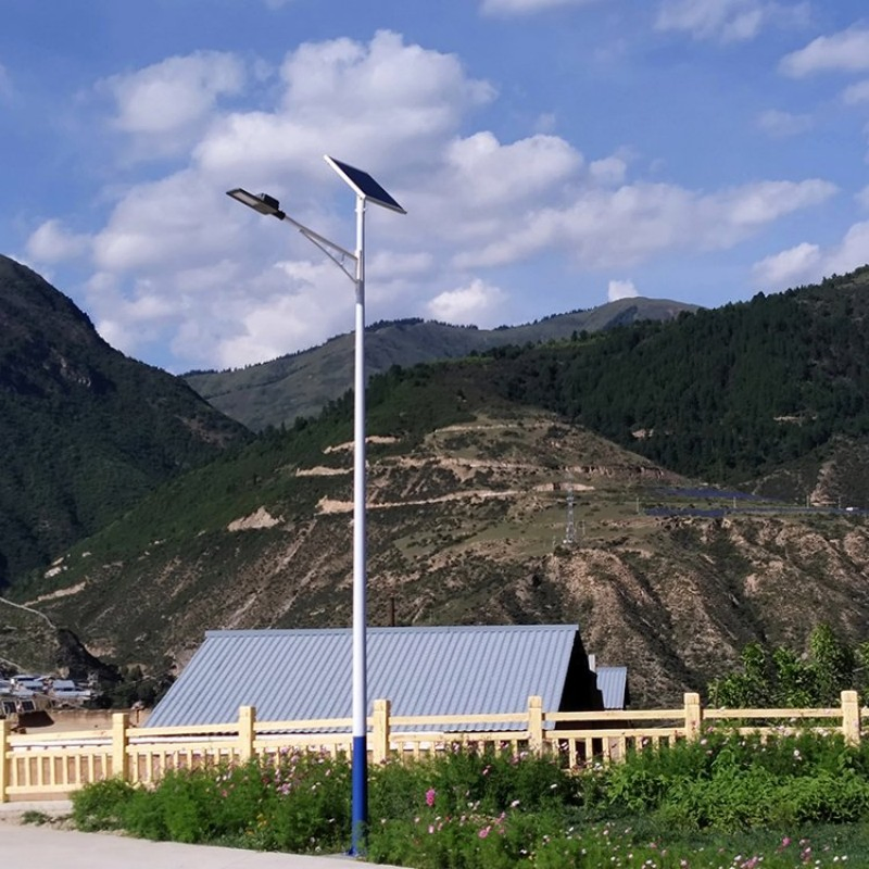 Outdoor Lighting Solution: 100W LED Solar Street Light for Roads