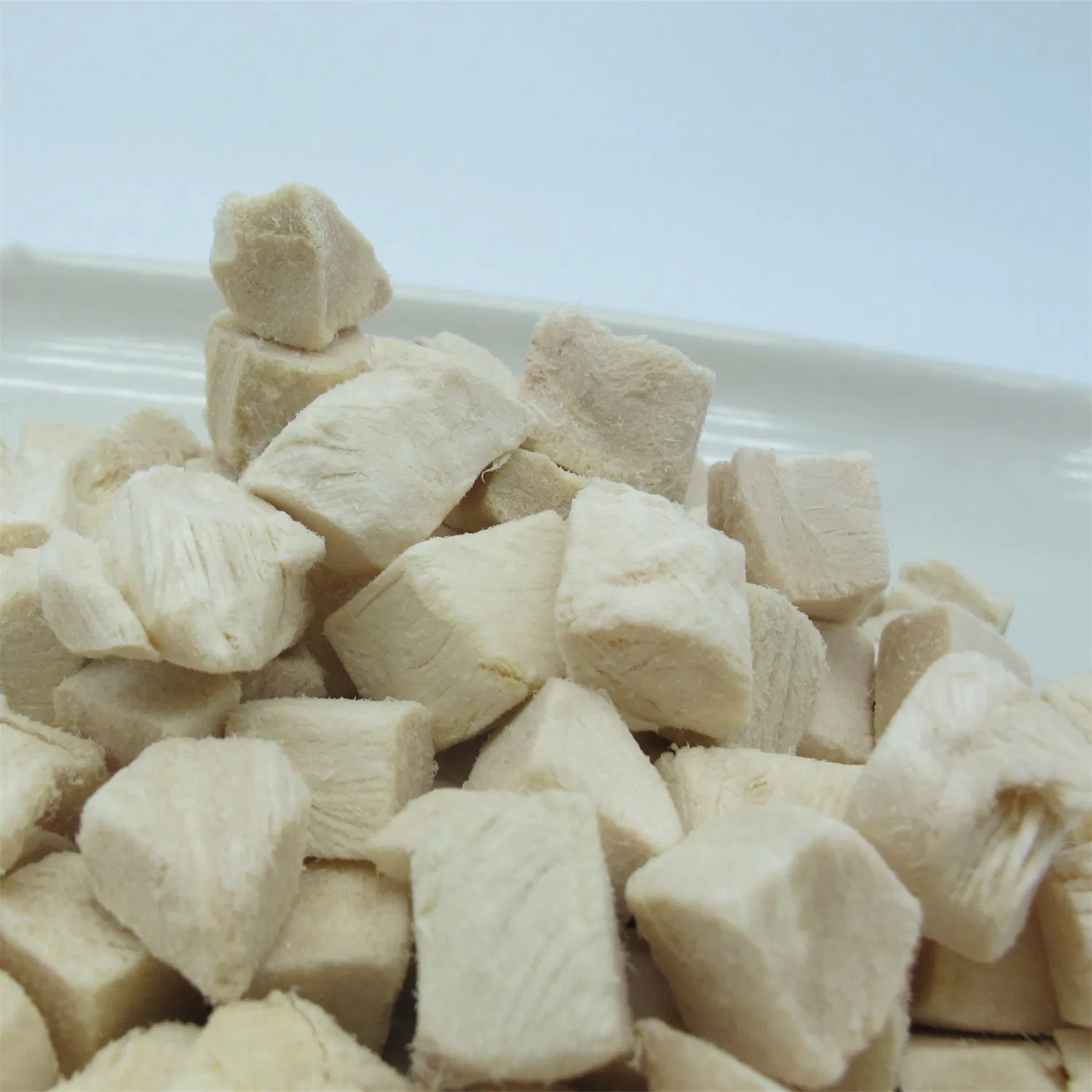 Super Food Grade Additive Free Original Color Dog Snack Freeze-Dried Chicken Cubes Pet Food Cat Treats