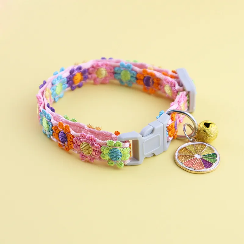 Coleira de Gato com Estampa de Flores e Fivela de Plástico, Coleira Ajustável para Cães Pequenos, Médios e Grandes, Presente Fofo para Pets com Sino
