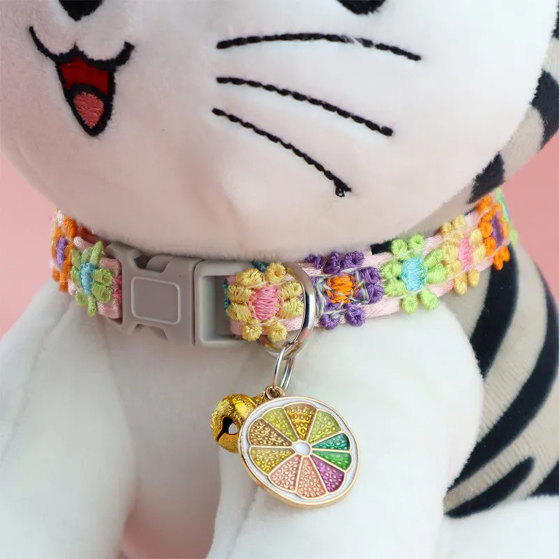 Coleira de Gato com Estampa de Flores e Fivela de Plástico, Coleira Ajustável para Cães Pequenos, Médios e Grandes, Presente Fofo para Pets com Sino