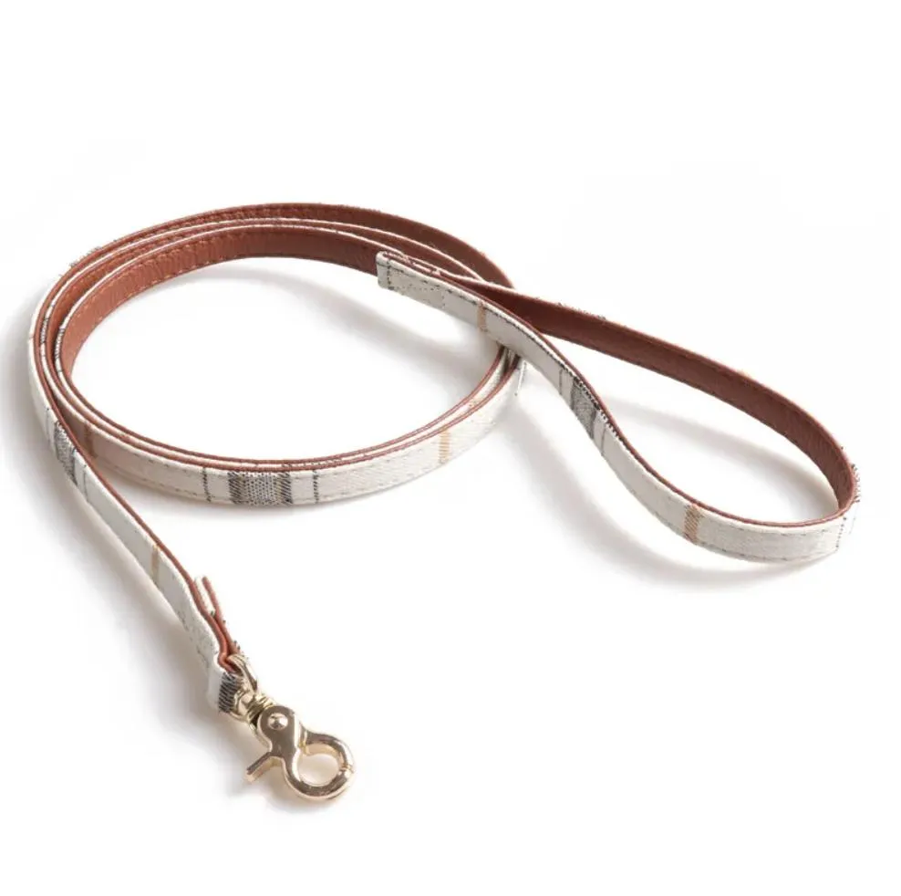 Colar retrátil de luxo estilo britânico para gatos e cães - Modelo 4